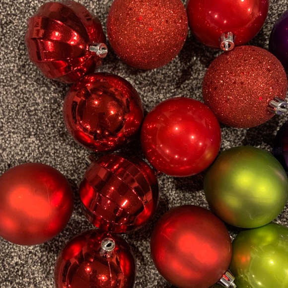 Assorted Ornaments (48) - Picture 6 of 9